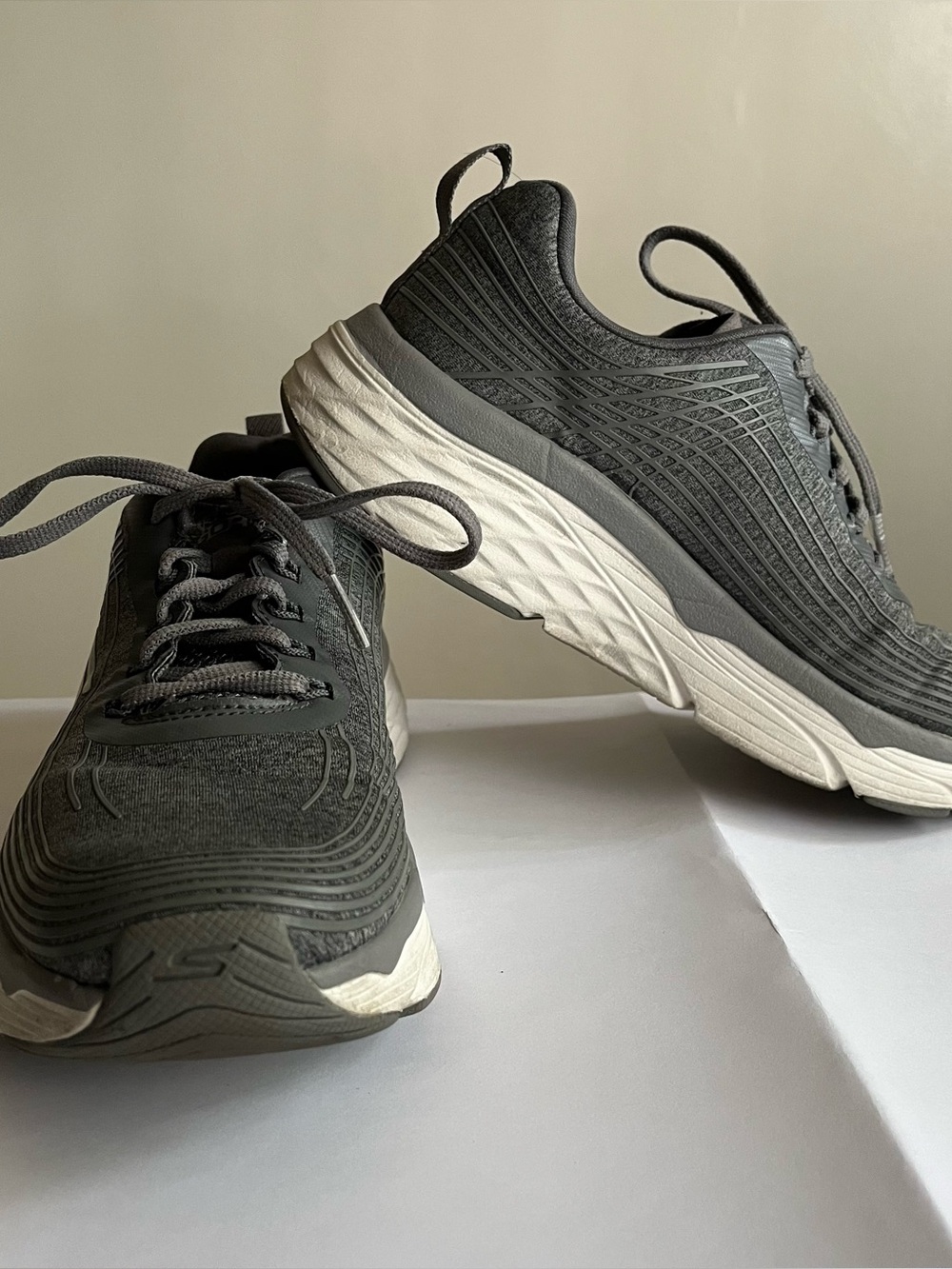 Pre-loved, good condition. Skechers Max Cushion Go Run Grey Size US 7 women's